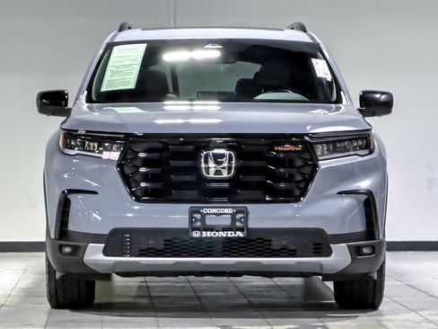 Used 2024 Honda Pilot TrailSport image 5