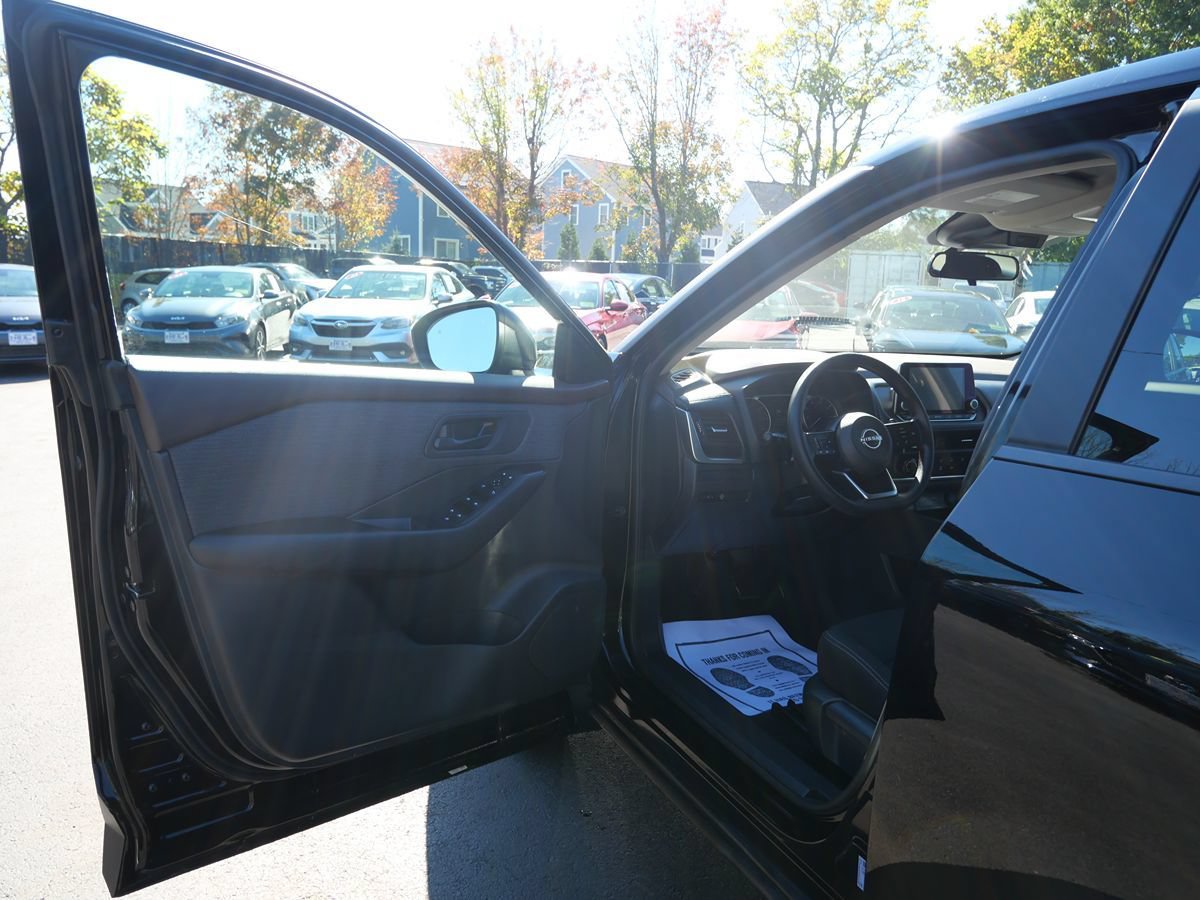 Used 2023 Nissan Rogue S AWD/4WD image 15