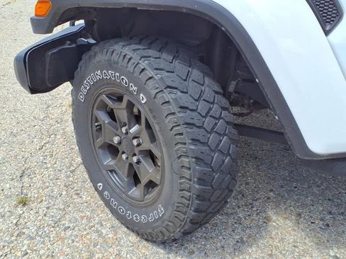 Used 2021 Jeep Gladiator Willys image 8