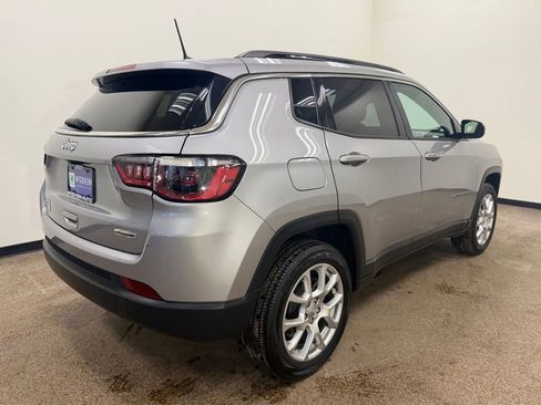 Used 2023 Jeep Compass Latitude w/ Sun and Sound Group AWD/4WD image 6