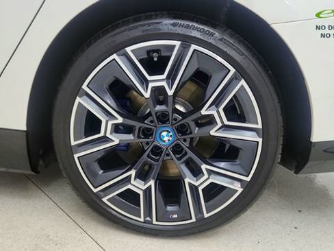 Used 2024 BMW i5 eDrive40i w/ Executive Package RWD image 61