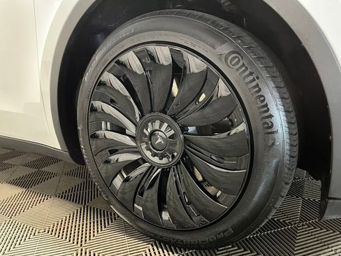Used 2021 Tesla Model Y Long Range AWD/4WD image 19