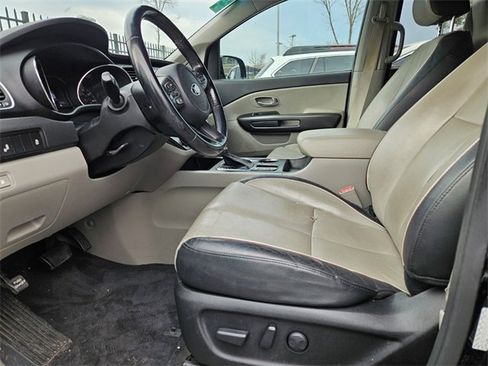 Used 2019 Kia Sedona EX image 12