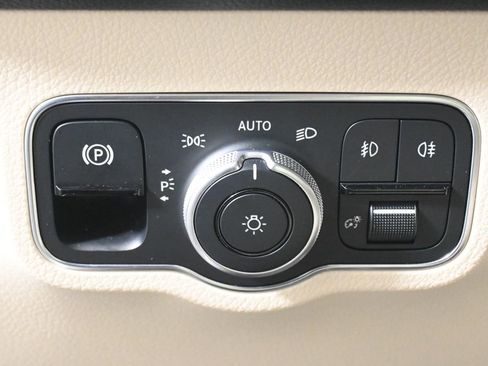 Certified 2022 Mercedes-Benz GLB 250 4MATIC image 26