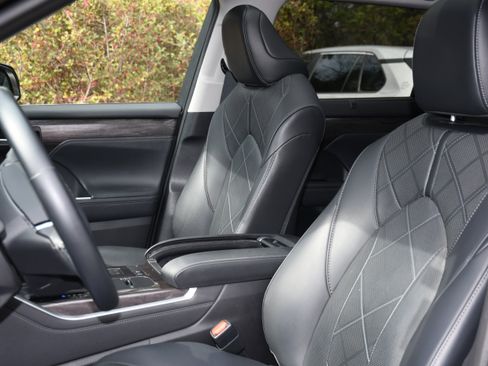 Certified 2021 Toyota Highlander Platinum image 13