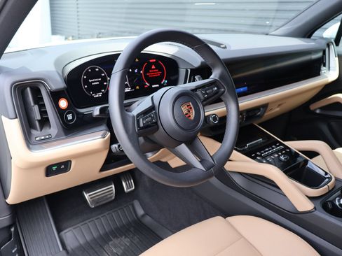 Certified 2026 Porsche Cayenne AWD/4WD image 4