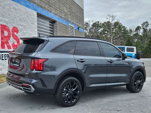 Used 2023 Kia Sorento SX image 7