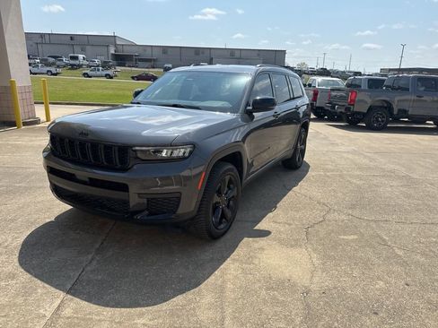 Used 2021 Jeep Grand Cherokee L Laredo image 5