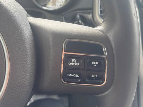 Used 2011 Jeep Grand Cherokee Laredo AWD/4WD image 21