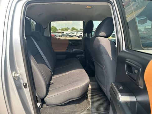 Used 2018 Toyota Tacoma SR5 RWD image 17