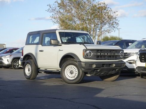 Certified 2022 Ford Bronco Base image 2