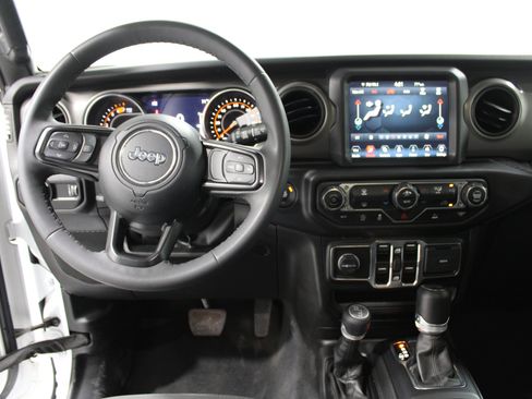 Used 2023 Jeep Wrangler Unlimited Sport AWD/4WD image 2