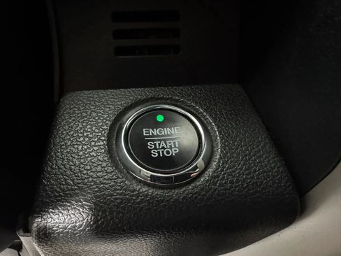 Used 2019 Ford F150 Lariat w/ Equipment Group 502A Luxury AWD/4WD image 17