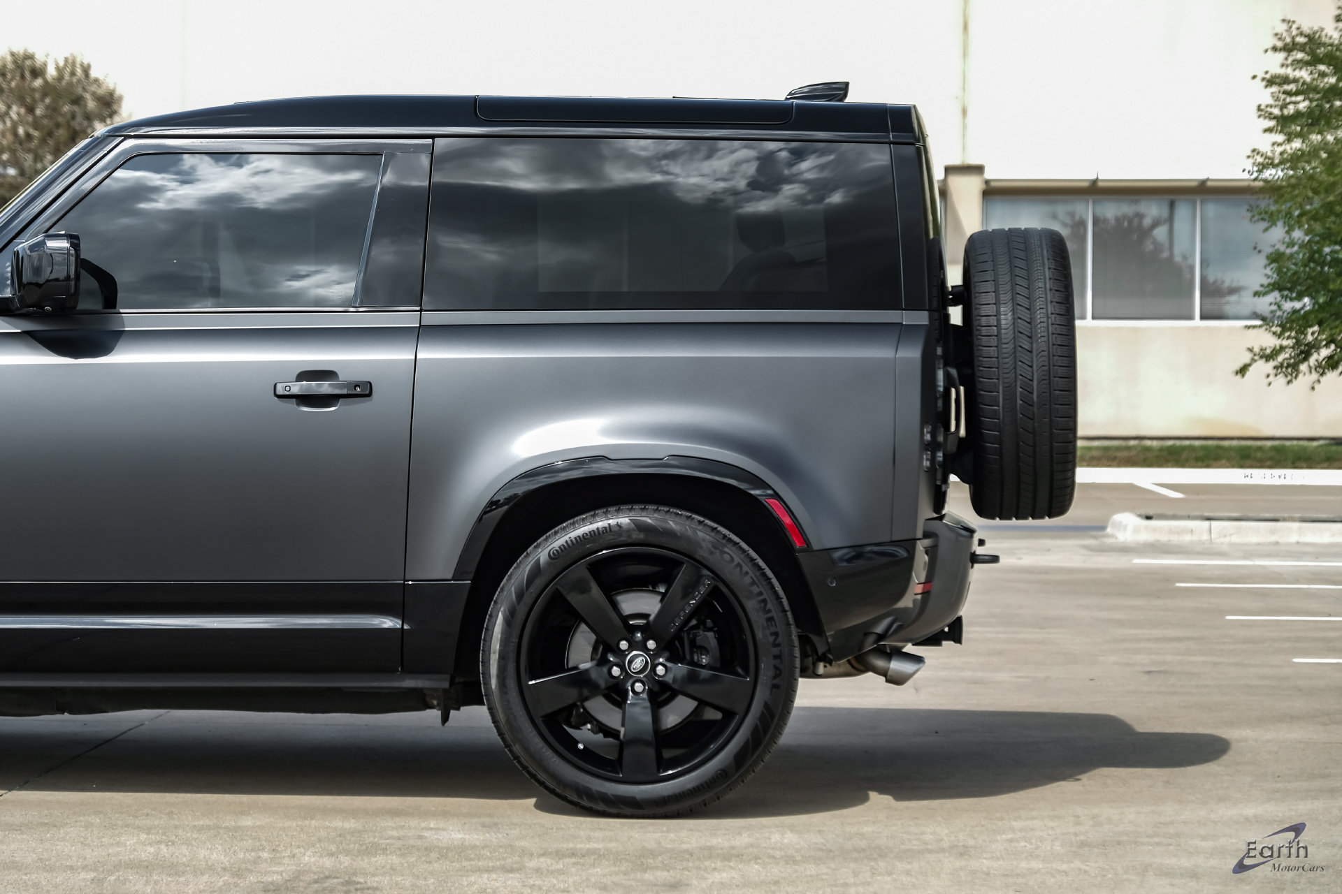 Used 2023 Land Rover Defender 90 V8 AWD/4WD image 9