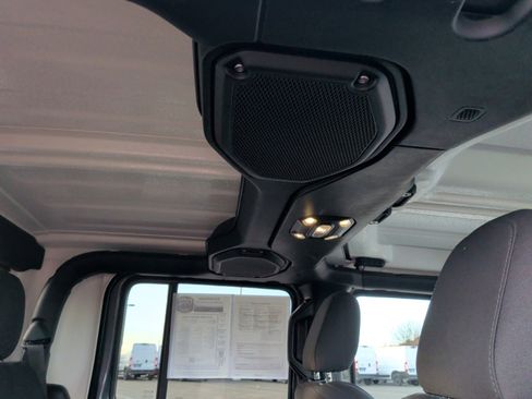 Used 2022 Jeep Gladiator Sport image 23