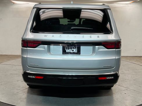Used 2022 Jeep Wagoneer Series II AWD/4WD image 4