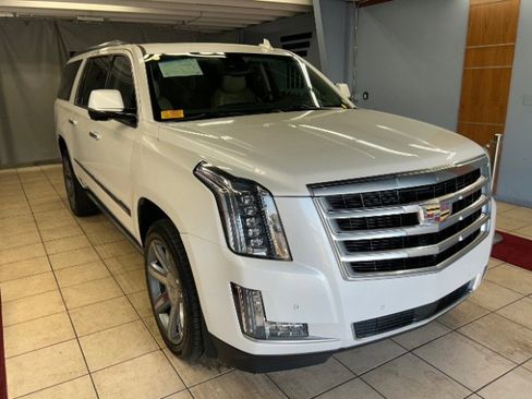 Used 2016 Cadillac Escalade ESV Premium image 1