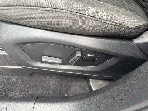 Used 2021 Ford Explorer XLT image 26