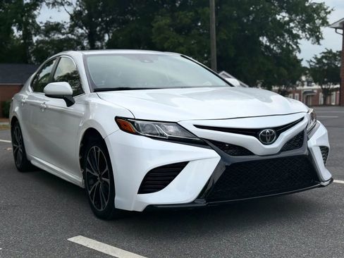 Used 2018 Toyota Camry SE FWD image 8