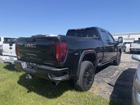 Used 2021 GMC Sierra 2500 Denali w/ Denali Black Diamond Edition AWD/4WD image 3