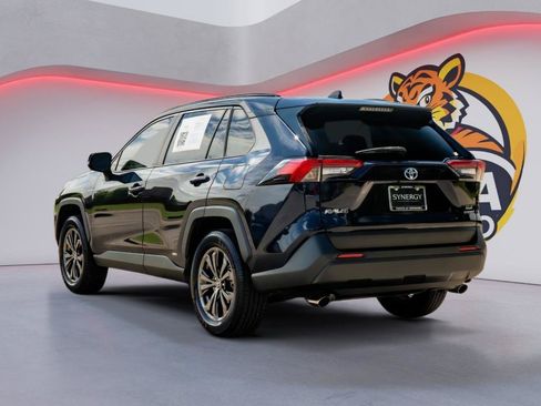 Used 2022 Toyota RAV4 XLE Premium AWD/4WD image 8