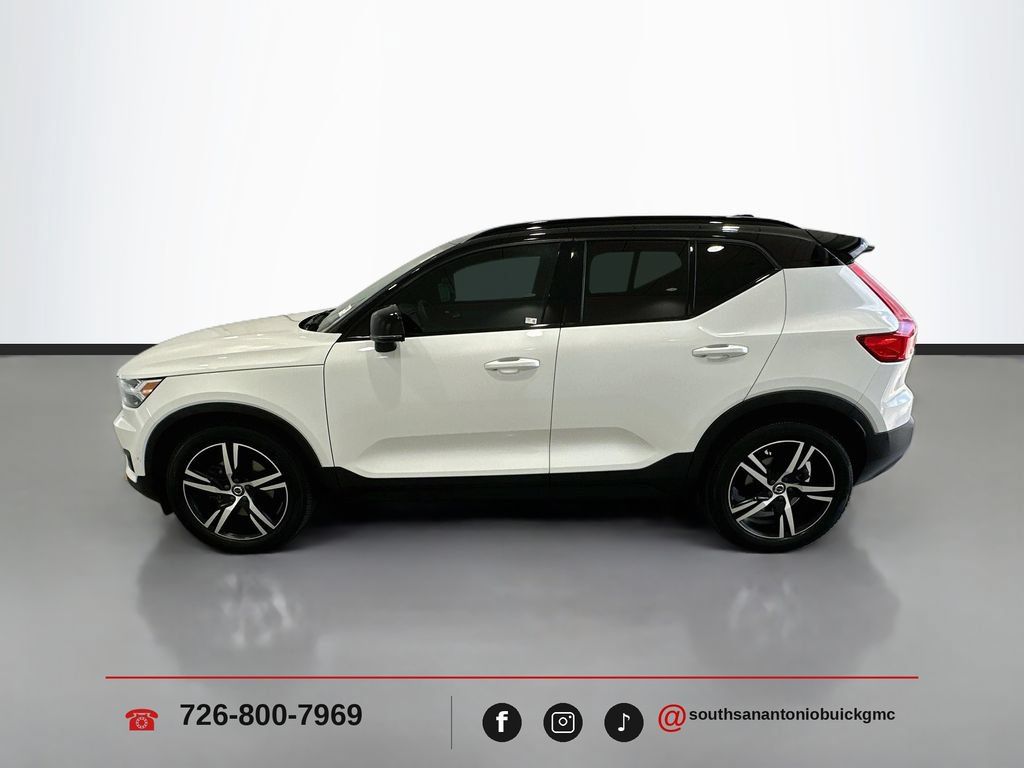 Used 2022 Volvo XC40 T5 R-Design w/ Advanced Package AWD/4WD image 4