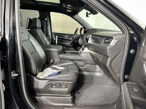 Used 2021 GMC Yukon XL Denali w/ Denali Premium Package image 28