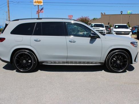 Used 2025 Mercedes-Benz GLS 580 4MATIC image 4