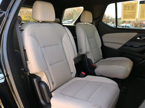 Used 2023 Chevrolet Traverse LT image 9