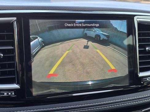 Used 2024 Chrysler Pacifica Limited FWD image 33
