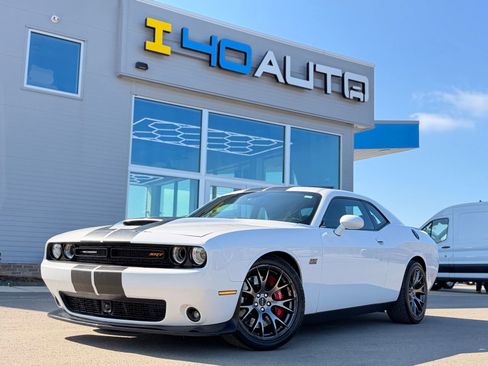 Used 2015 Dodge Challenger SRT w/ Technology Group image 1
