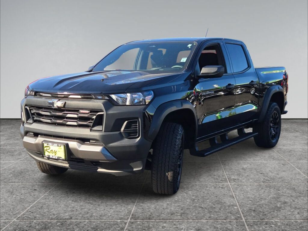 Certified 2024 Chevrolet Colorado Trail Boss w/ Advanced Trailering Package AWD/4WD image 4
