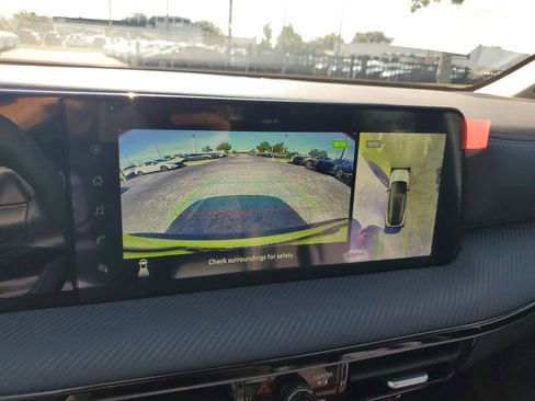 New 2025 Nissan Kicks SR image 14