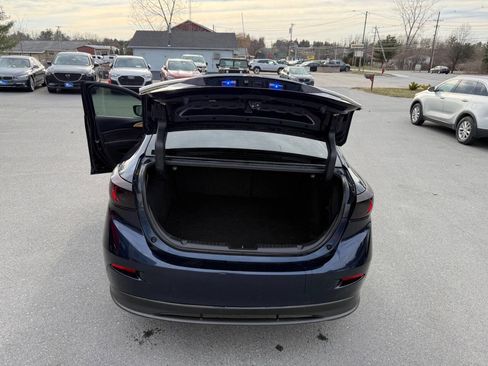 Used 2018 MAZDA MAZDA3 Touring image 13