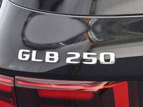 New 2025 Mercedes-Benz GLB 250 image 12