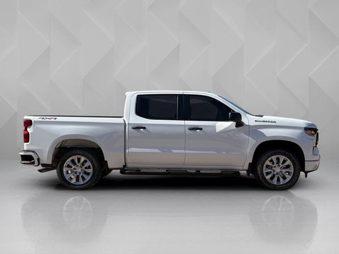 Used 2023 Chevrolet Silverado 1500 Custom AWD/4WD image 4