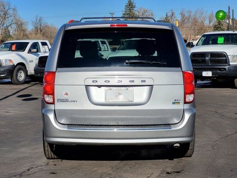 Used 2019 Dodge Grand Caravan SXT image 4