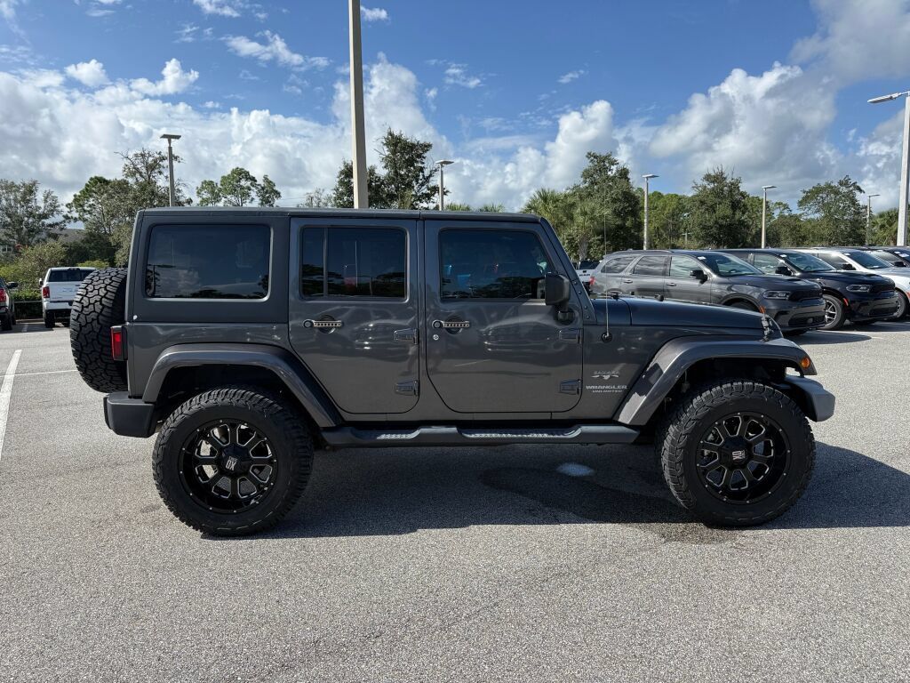 Used 2017 Jeep Wrangler Unlimited Sahara w/ Connectivity Group AWD/4WD image 2