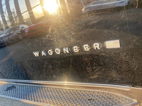 Used 2022 Jeep Wagoneer Series II AWD/4WD image 8