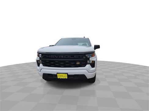 Used 2025 Chevrolet Silverado 1500 Custom image 3