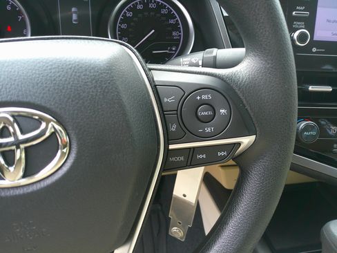 Used 2023 Toyota Camry LE image 21