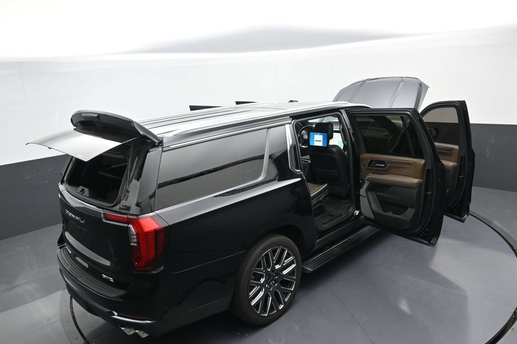 Used 2025 GMC Yukon XL Denali Ultimate w/ LPO, Floor Liner Package AWD/4WD image 45