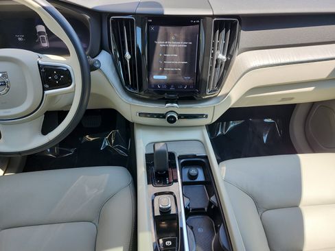 Used 2023 Volvo XC60 B5 Plus FWD image 12