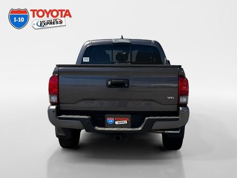 Certified 2018 Toyota Tacoma TRD Off-Road w/ Technology Package AWD/4WD image 4