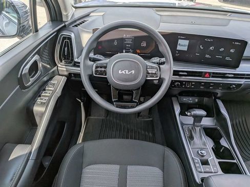 Used 2025 Kia Sorento LX FWD image 17