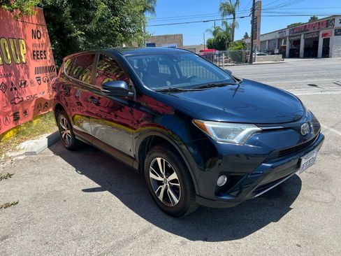 Used 2018 Toyota RAV4 XLE image 3