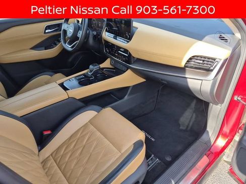 Certified 2023 Nissan Rogue Platinum w/ Platinum Premium Package FWD image 12