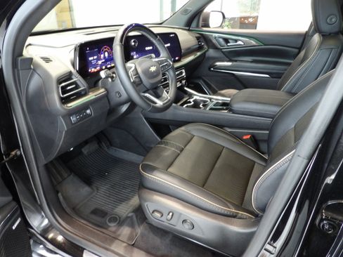 Used 2025 Chevrolet Traverse High Country w/ LPO, Floor Liner Package AWD/4WD image 10