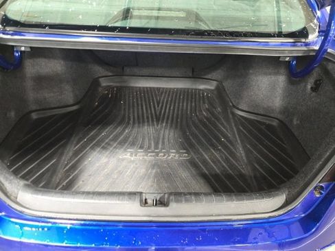 Used 2018 Honda Accord Sport image 11