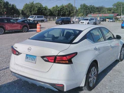 Used 2024 Nissan Altima 2.5 S FWD image 3